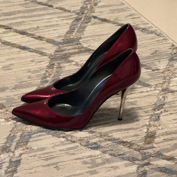 STUART WEITZMAN 
Leather Patent Heels - Picture 10 of 10